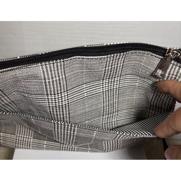 Caracol Plaid Crossbody Bag With Adjustable Strap & Zipper Closure Multiple Pock - Picture 6 of 13